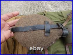 ALLEMAND WW2 Lot Sac style Poil de Vache & Gourde avec son Quart