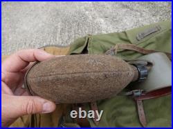 ALLEMAND WW2 Lot Sac style Poil de Vache & Gourde avec son Quart