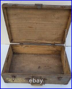 Ancienne valise bois KG