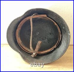 Casque militaire ancien authentique intérieur d'origine peinture refaite WW2