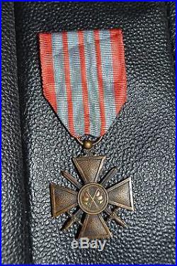 Croix de guerre datée de 1943 en bronze