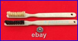 Ensemble insigne et brosses à dents militaires de la Garde royale impériale j