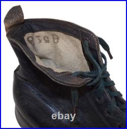 Paire de brodequins en cuir noir sous officier/officier français WW2 France 1940