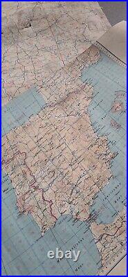 Plusieurs morceaux de cartes en toile cirée Luftwaffe authentique german WW2 Plusieurs morceaux de cartes en toile cirée Luftwaffe authentique german WW2