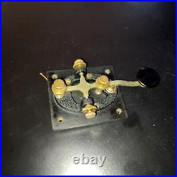 Rare manipulateur telegraphe US Army WII D165581 bon état, Key Morse Code