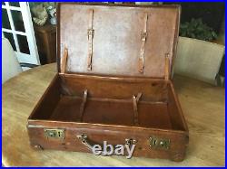 Splendide et ancienne valise militaire R. A. F 2eme Guerre mondiale