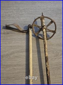 Très Rare paire de Bâtons de Skis allemand bois peinture Blanche WW2