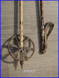 Très Rare paire de Bâtons de Skis allemand bois peinture Blanche WW2