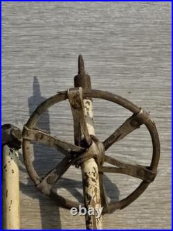 Très Rare paire de Bâtons de Skis allemand bois peinture Blanche WW2